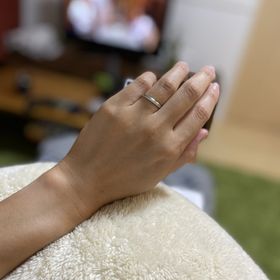 【One&Only(ワンアンドオンリー)の口コミ】 他にないデザインだったのが一番。
手打ちがおしゃれ。
プラチナにダイヤ…