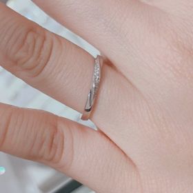 【festaria bijou SOPHIA(フェスタリア ビジュソフィア)の口コミ】 緩やかなウェーブラインがきれいですし、何より自分の指にしっかりとフィ…