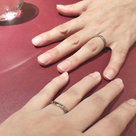 【TANZO.(鍛造指輪)の口コミ】 石は使わずに槌目を使ったデザインにこだわりました。
どの方向からみても…