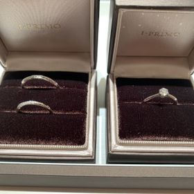 【アイプリモ(I-PRIMO)の口コミ】 婚約指輪はサイドのメレダイヤのきらめきが素敵で選びました。結婚指輪は…