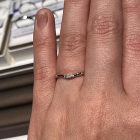 【アイプリモ(I-PRIMO)の口コミ】 手が小さく、指も短い為好んで普段から細身のリングをしていた為、結婚指…