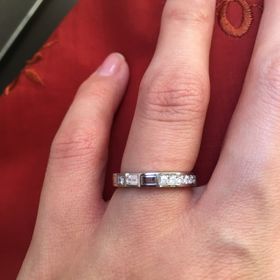 【ハリー・ウィンストン(Harry Winston)の口コミ】 ダイヤモンドの美しさと、他にはないデザインが決め手でした。華奢なデザ…