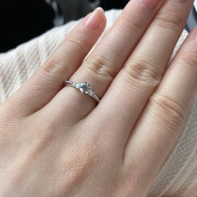 【エクセルコダイヤモンド(EXELCO DIAMOND)の口コミ】 ダイヤモンドの4Cが最高ランクなのが決め手でした。失礼な話、万が一指輪…