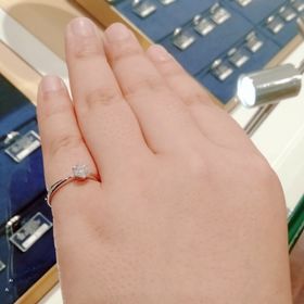 【ROYAL ASSCHER(ロイヤル・アッシャー)の口コミ】 常に歴史を刻み続けている、ロイヤルアッシャーの婚約指輪です。女性なら…