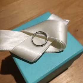 【ティファニー(Tiffany & Co.)の口コミ】 ずっとつけても飽きのこないシンプルなプラチナリングがいいなと思ってい…