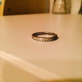 【ハリー・ウィンストン(Harry Winston)の口コミ】 太くて短くてゴツゴツとした私の指でも、たっぷり輝いて女性らしく見えた…