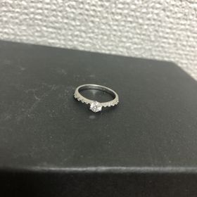 【STAR JEWELRY(スタージュエリー)の口コミ】 一生に一度の婚約指輪ということでやはりダイヤの存在感があるものがいい…