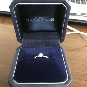 【銀座ダイヤモンドシライシの口コミ】 結婚指輪に重ね付けした時との相性が良かった点です。

普段使いする結婚…