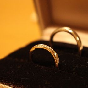【アイプリモ(I-PRIMO)の口コミ】 私たちは婚約指輪を購入しなかったので、結婚指輪はシンプルだけどほんの…