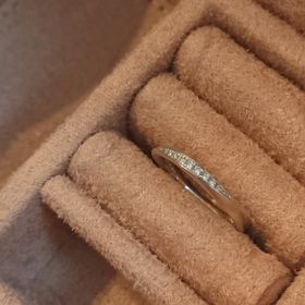 【TRECENTI(トレセンテ)の口コミ】 指輪探しで重視したのは付け心地の良さです。主人がアクセサリーをつけな…