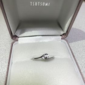【ジュエリーツツミ(JEWELRY TSUTSUMI)の口コミ】 ダイヤが埋め込み型が良く、つけている時にあまり目立たないようなデザイ…