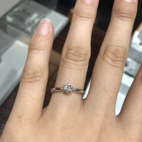 【NINA RICCI(ニナリッチ)】の口コミ 指輪のおすすめポイントは、ザ婚約指輪の形の六角形の一粒ダイヤです！シン...