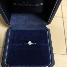 【銀座ダイヤモンドシライシの口コミ】 細めの指輪の方が自分の手に合っていたところ
シンプルでダイヤモンドが目…