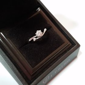 【アイプリモ(I-PRIMO)の口コミ】 ダイヤとピンクダイヤがついた可愛いデザインで、ぱっと目をひく形が気に…