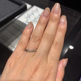 【銀座ダイヤモンドシライシの口コミ】 銀座ダイヤモンドシライシさんは、デザインの種類が多く、同じデザインを…