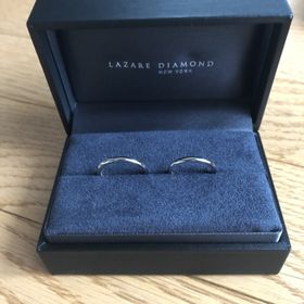 【ラザール ダイヤモンド(LAZARE DIAMOND)の口コミ】 デザインがシンプルで、とてもつけ心地がいい指輪です。しかし、強度も強…