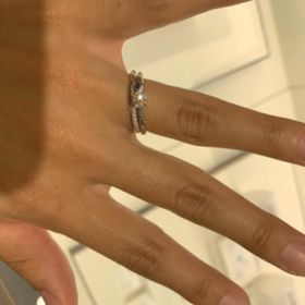 【俄(にわか)の口コミ】 指が細くキレイに見えるのが特に良かったですね。つけ心地自体も柔らかな…