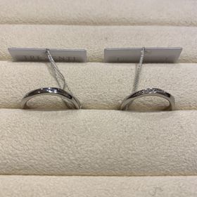 【TRECENTI(トレセンテ)の口コミ】 プラチナの輝きがしっかり感じられるボリューム感があり、ダイヤの輝きも…