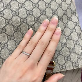 【ラザール ダイヤモンド(LAZARE DIAMOND)の口コミ】 シンプルでありつつダイヤモンドが綺麗に映えているデザインに惹かれまし…