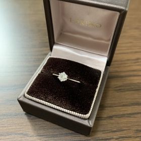 【アイプリモ(I-PRIMO)の口コミ】 シンプルで王道な感じですが、ダイヤを際立たせてくれるデザインです。
「…