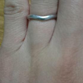 【ティファニー(Tiffany & Co.)の口コミ】 毎日つけるものなので、カジュアルな服装にもきれいめな服装にも合うもの…