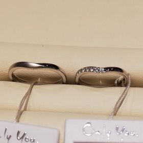 【ミルフローラ(Milluflora)の口コミ】 華奢できれいな指輪でした。軽度のV字のデザインが指を長く見せてくれまし…