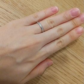 【ラザール ダイヤモンド(LAZARE DIAMOND)の口コミ】 普段つけていても目立ちすぎず、上品で人とは被らない雰囲気の物を探して
…