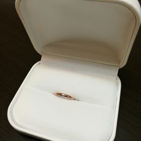 【Minoru Hotta(ミノル ホッタ)】の口コミ シンプルで強度の高いリングを求めていたため、希望にぴったりだった。
ピ...