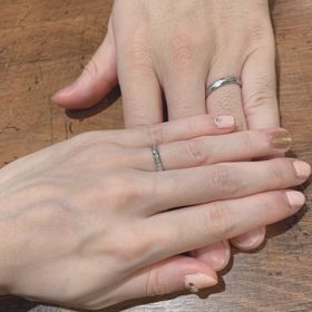 【ラザール ダイヤモンド(LAZARE DIAMOND)の口コミ】 エタニティの良さを引き出す指輪でした。
4件まわりましたが、着用時すぐ…