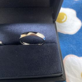 【ラザール ダイヤモンド(LAZARE DIAMOND)の口コミ】 斜めに入ったデザインに惹かれました。前面には斜めに入ったデザインがあ…