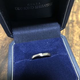 【銀座ダイヤモンドシライシの口コミ】 指輪のデザインと価格帯で選びました！
デザインはシンプルなものを基本に…