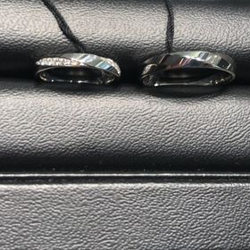 【ラザール ダイヤモンド(LAZARE DIAMOND)の口コミ】 今回見させてもらったのはストレートタイプではなく、エッジが斜めに入っ…