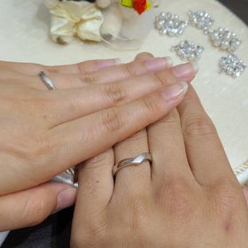 【TRECENTI(トレセンテ)の口コミ】 色々なデザインの指輪を見せていただき、一番最初に目に入ったV字ラインが…