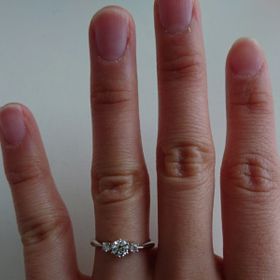 【MIKIMOTO(ミキモト)の口コミ】 婚約指輪は定番の1つダイヤのものかメレダイヤがついているものにしようと…