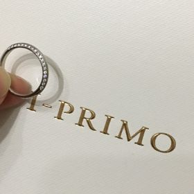 【アイプリモ(I-PRIMO)の口コミ】 つける向きによってダイヤを見せキラキラ華やかに。
ダイヤを隠しシンプル…