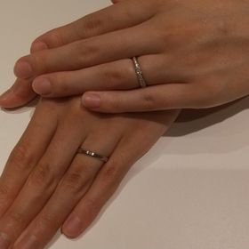 【ラザール ダイヤモンド(LAZARE DIAMOND)の口コミ】 ハーフエタニティで中央のダイヤモンドが大きくなっているのがアクセント…