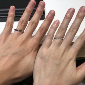 【ラザール ダイヤモンド(LAZARE DIAMOND)の口コミ】 手になじみやすく、優しい印象になるのでウェーブの指輪で探していました…