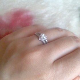 【ジュエリーツツミ(JEWELRY TSUTSUMI)の口コミ】 色々と婚約指輪を検討しましたが、私も彼も人見知りということからツツミ…