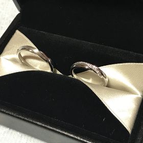 【エクセルコダイヤモンド(EXELCO DIAMOND)の口コミ】 シンプルなものではなく、ダイヤモンドが散りばめられたデザインを探して…