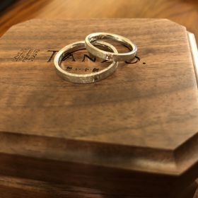 【TANZO.(鍛造指輪)の口コミ】 ブラウンダイヤを埋め込みたくて、自分たちの好みのデザインを叶えるため…