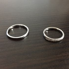 【4℃ BRIDAL(ヨンドシーブライダル)の口コミ】 ハーフエタニティの結婚指輪を探しており、シンプルかつ女性らしさのある…