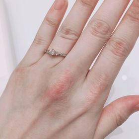 【YUKA HOJO(ユカホウジョウ)の口コミ】 元々一粒ダイヤを考えていたため、候補にはなかったのですが、ゴールドと…