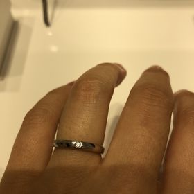 【4℃ BRIDAL(ヨンドシーブライダル)の口コミ】 今後一生付けていくものなので、飽きないデザインが良いと思い、ストレー…