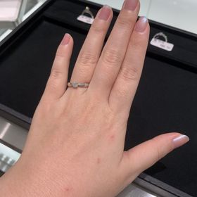 【ティファニー(Tiffany & Co.)の口コミ】 憧れのブランドだったので一度は試着してみたいと思いつけてみました。王…