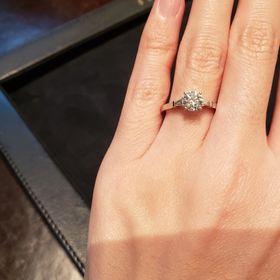 【グラフ(GRAFF)の口コミ】 デザインが気に入りました。一つ一つ手作りとのことで、微妙な個体差があ…