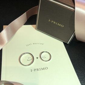 【アイプリモ(I-PRIMO)の口コミ】 指輪のデザイン：婚約指輪と重ね付けもできるようにウェーブのデザインが…