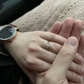 【アイプリモ(I-PRIMO)の口コミ】 シンプルなデザインで、結婚指輪と重ねてつけることができるところや、ダ…