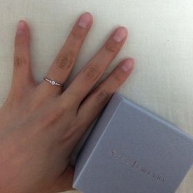 【STAR JEWELRY(スタージュエリー)の口コミ】 主張しすぎないシンプルなデザインで、また実際に指にはめてみたときにピ…
