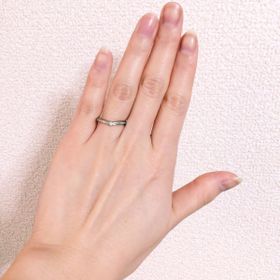 【ケイウノ ブライダル(K.UNO BRIDAL)の口コミ】 ミル打ちの物が欲しかったので、それを中心に探していました。
まっすぐな…