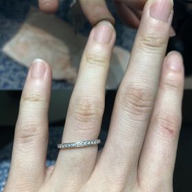 【4℃ BRIDAL(ヨンドシーブライダル)の口コミ】 ハーフエタニティで探しており、爪留めタイプやレールタイプのものなど、…